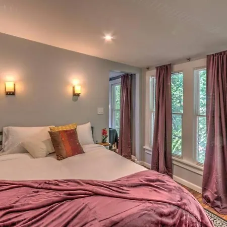 Historic But Modern With Relaxing Natural Light